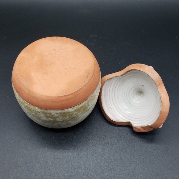 Vintage Signed Hobbiest Cream Green Leaf Turned Art Pottery Ginger Jar with Lid - Picture 5 of 13